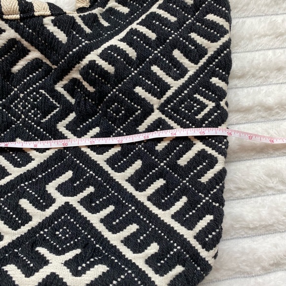 NWOT Black and Cream Fall Patterned Tote Bag - Picture 6 of 7